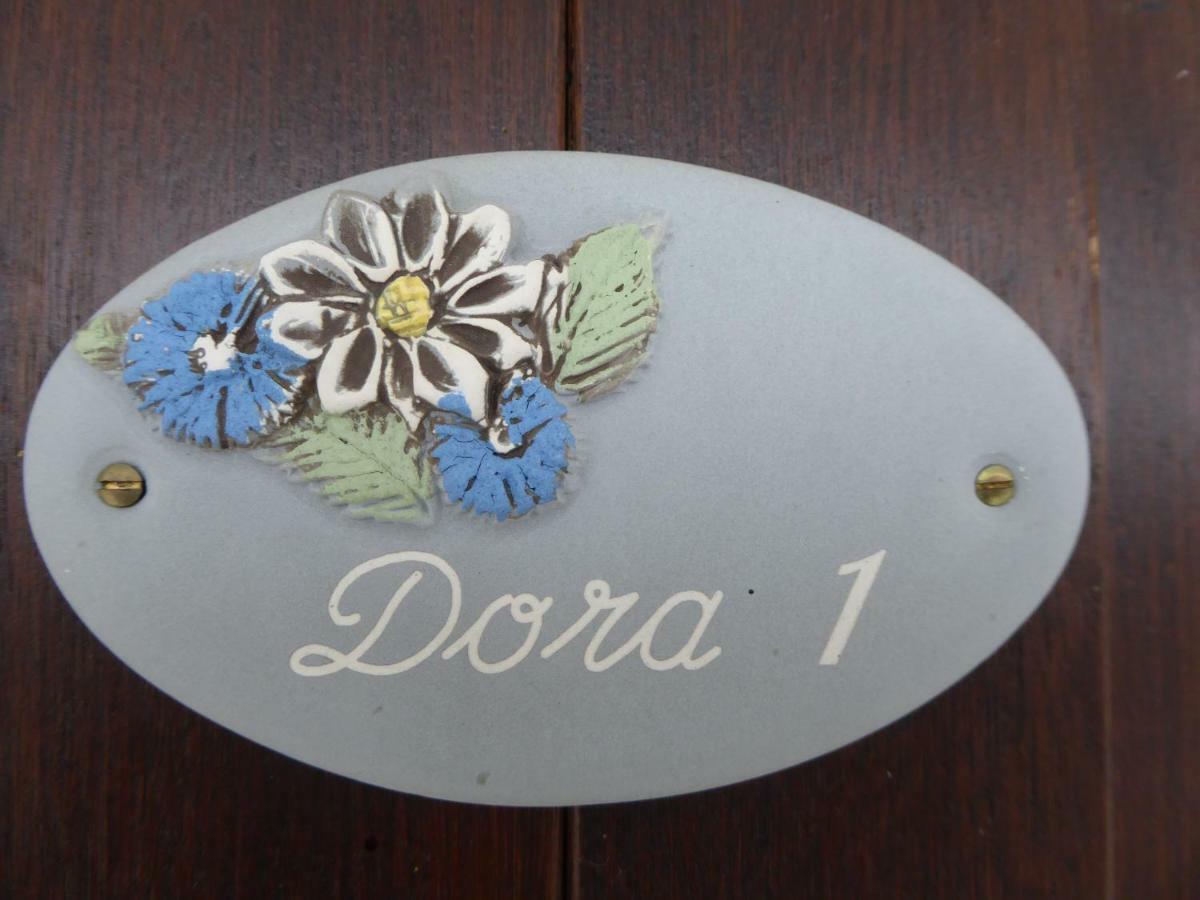 Apartament Dora 1 *